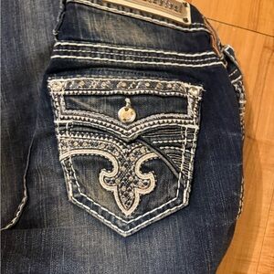 Rock Revival Dark Blue Jeans with White Stitching, good condition, 28x32, easy